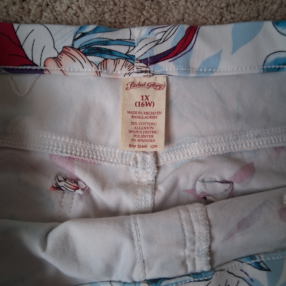 Floral Print Capris - Picture 9 of 9